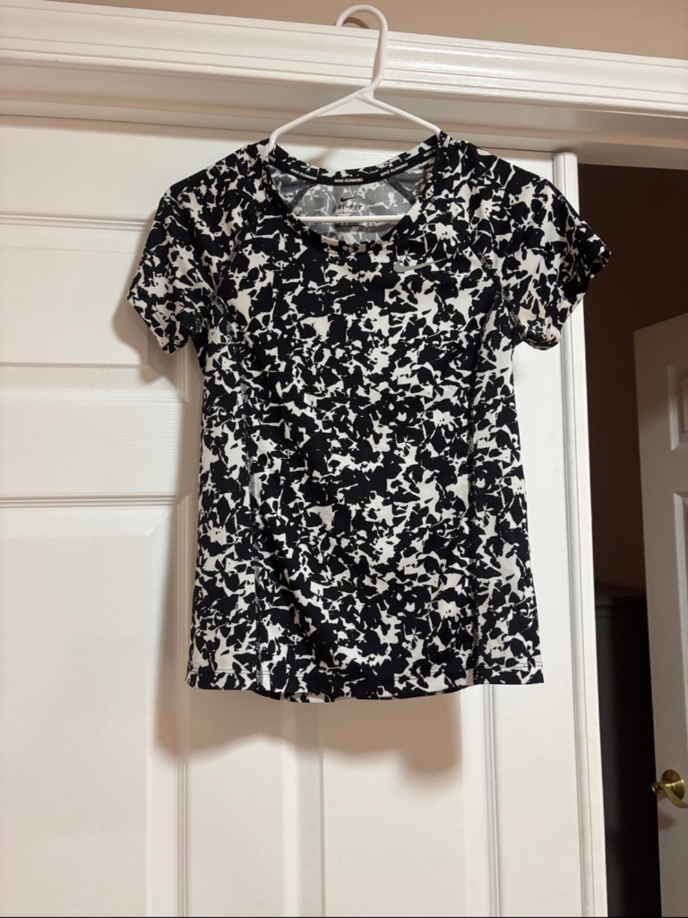 Nike Black & White Printed Short Sleeve Tee